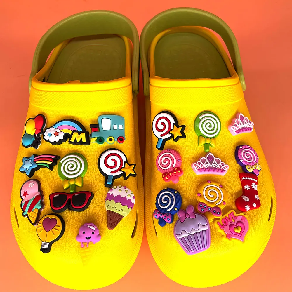 Schoenen Schoenen Regenboog kinderschoen Croc bedels mozeduca.co.mz
