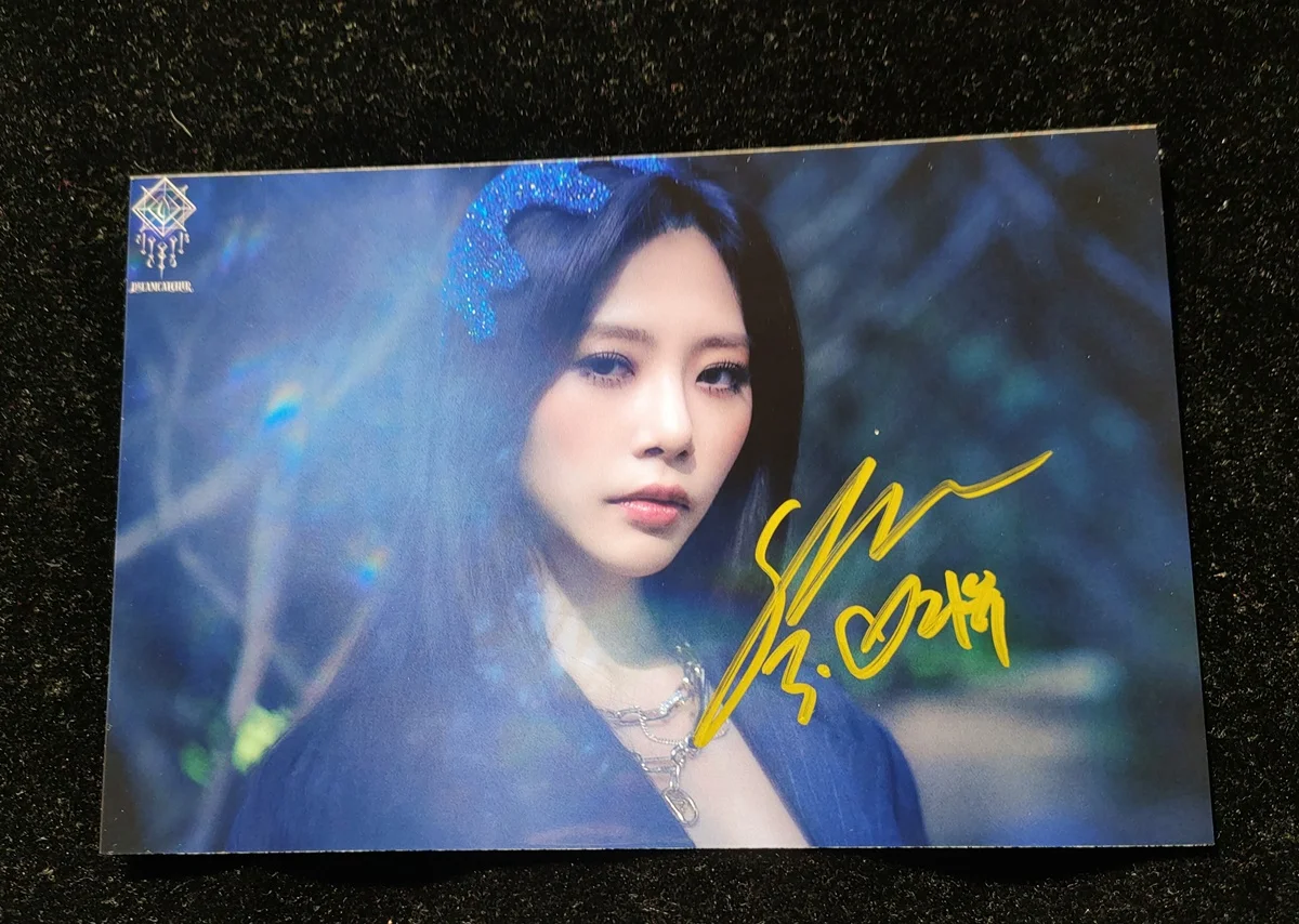 DREAMCATCHER Ji-U Autographed Signed Photo Pictures K-POP