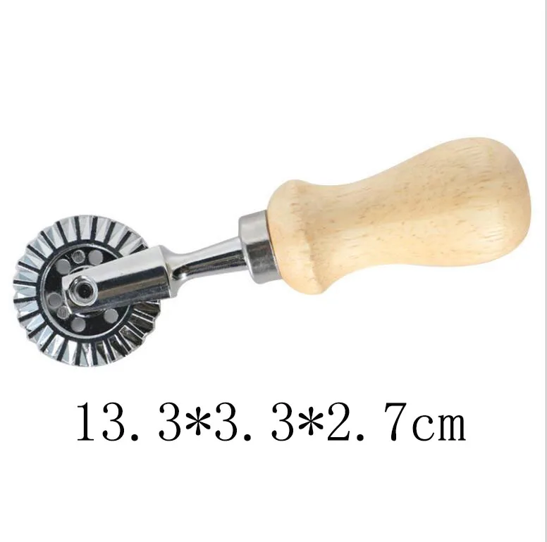 Roller short handle 1Pcs Five Style Edge Biscuit Mould Baking Utensil For Pastry, Dumpling, Skin, Cake Mould Cutter Kitchen Supplies - Цвет: Roller short handle