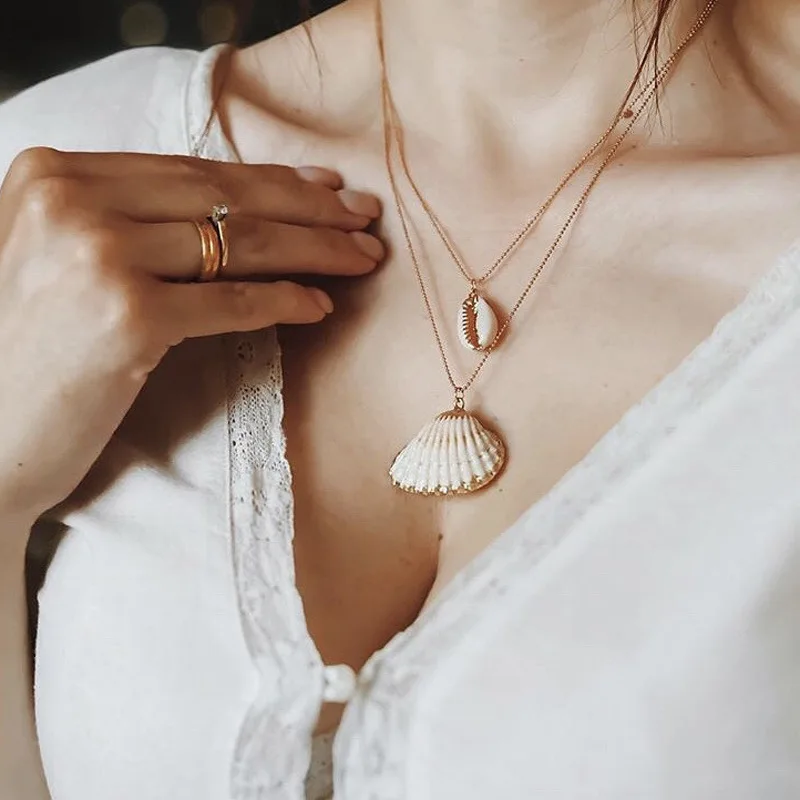 

Bohemia Gold Color Bead Chain Necklace Women Long Cowrie Shell Pendant Necklace Vintage Chocker Collier
