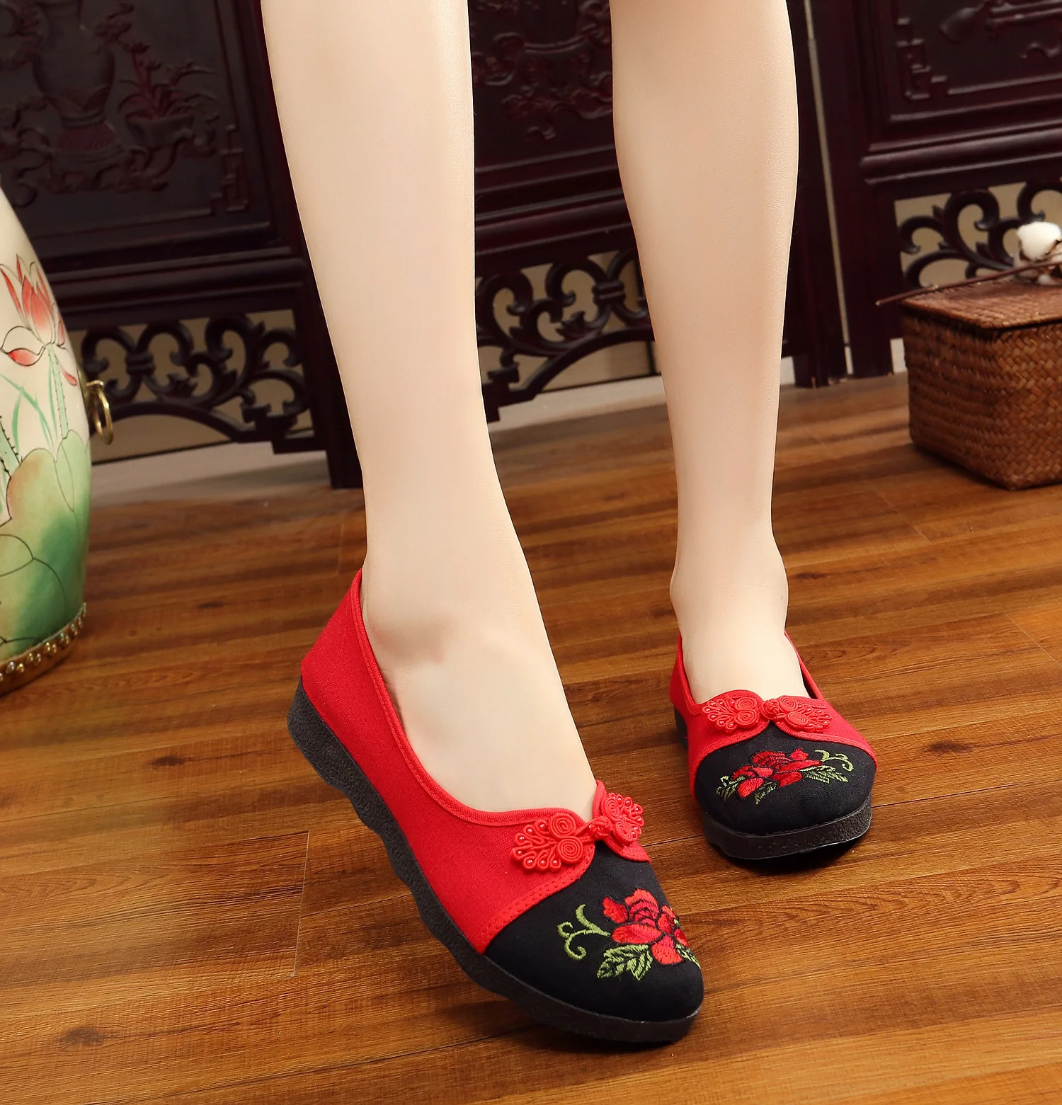

19 Autumn New Style Old Beijing Leisure Cloth Shoes Women's Embroidered Shoes Square Dance Ethnic-Style Walking Shoes