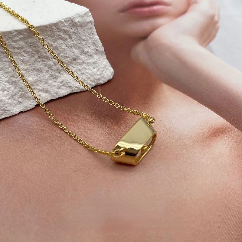 Pearl Necklace Female Han Edition Contracted Design Niche Web Celebrity Pendant Ins Hundreds of Fashion and Personality Metal