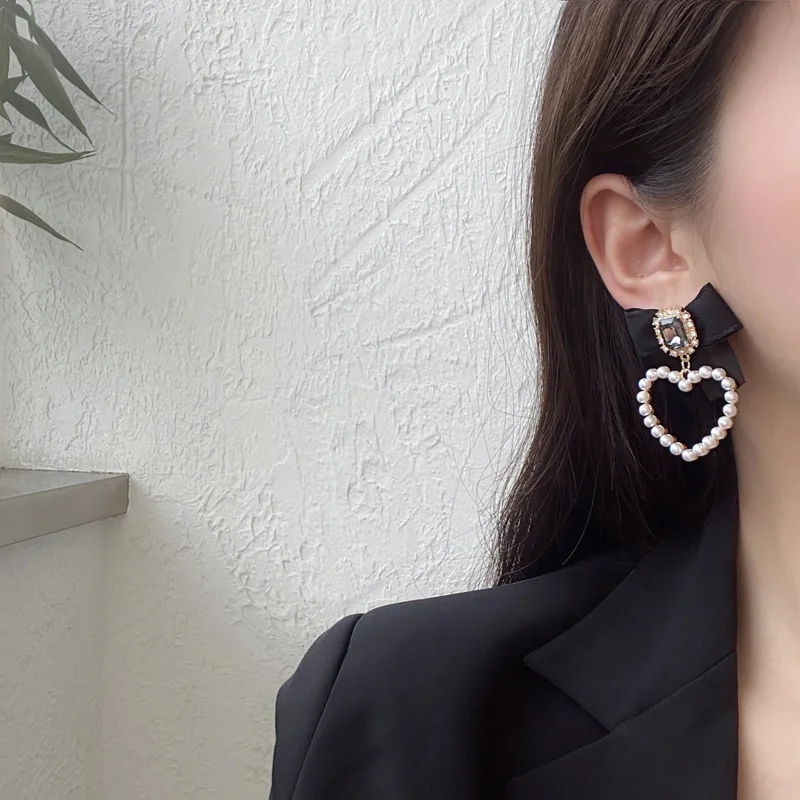Korean Temperament Retro Rhinestone Bow Clip Earrings Black BowKnot Heart Shaped Pearls Clip on Earrings No Hole for Women Party ear clip earrings clip earrings ear clip