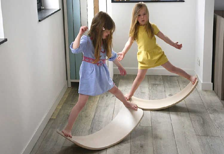 Crianças balanceamento brinquedo de madeira interior placa