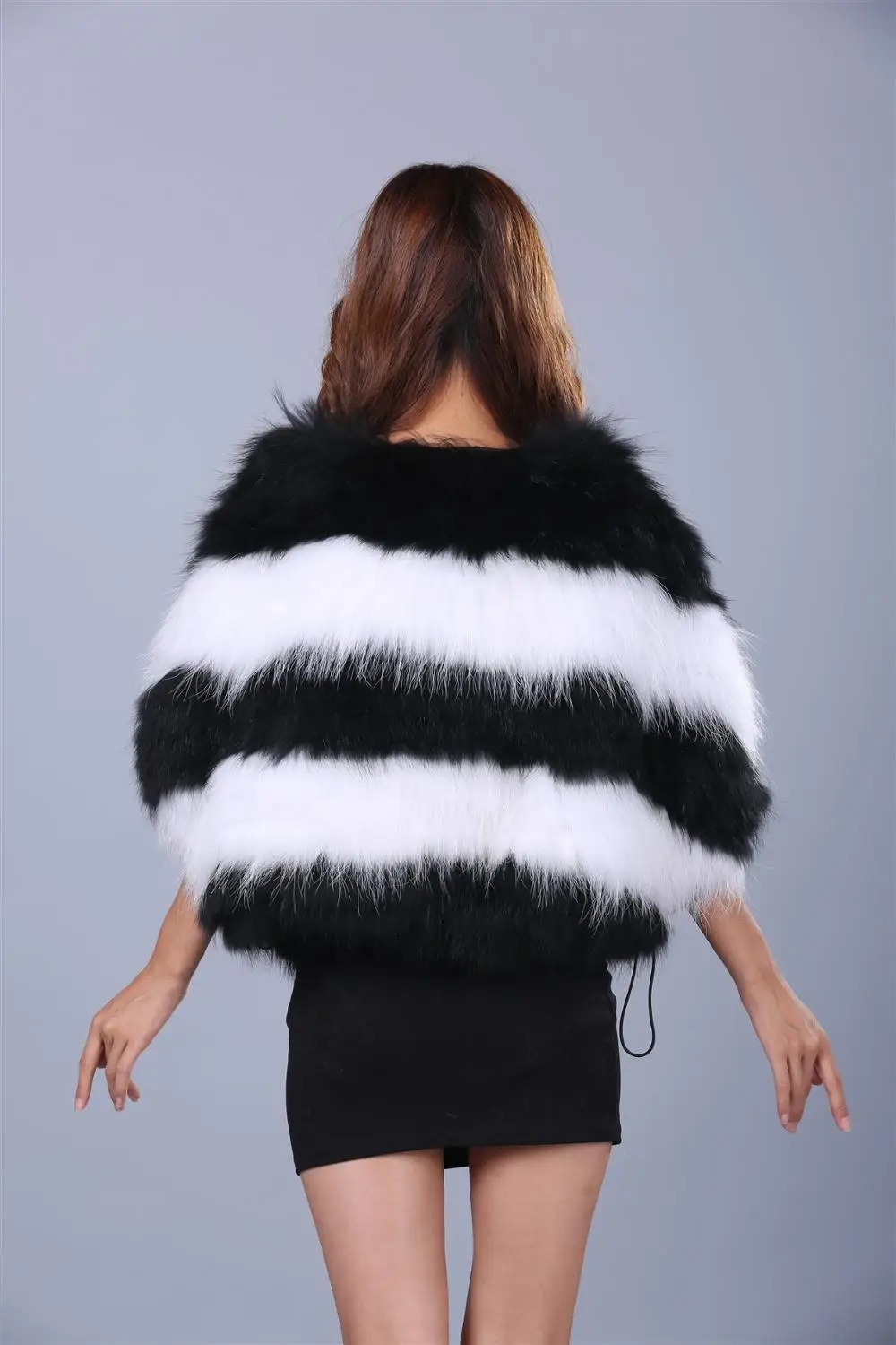 

2019 real fur jacket is a stylish short jumper with a rounded neck and an average size