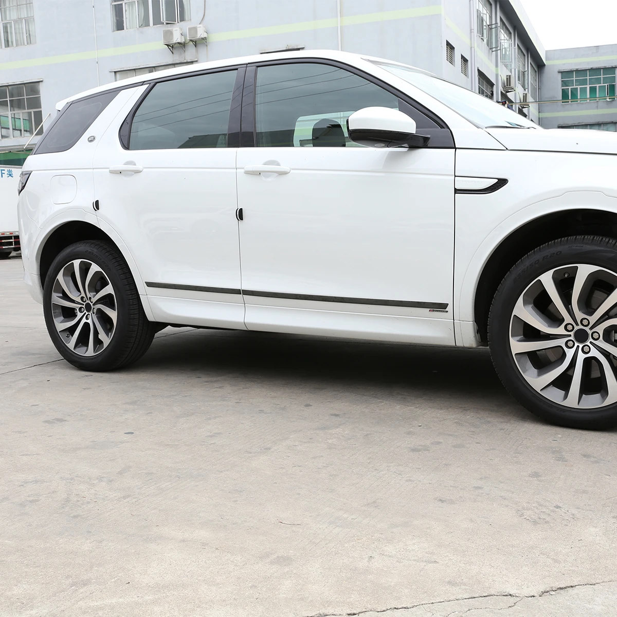 

For 2015-2019 Land Rover Discovery God Line car body trim door side bright strip modification stickers