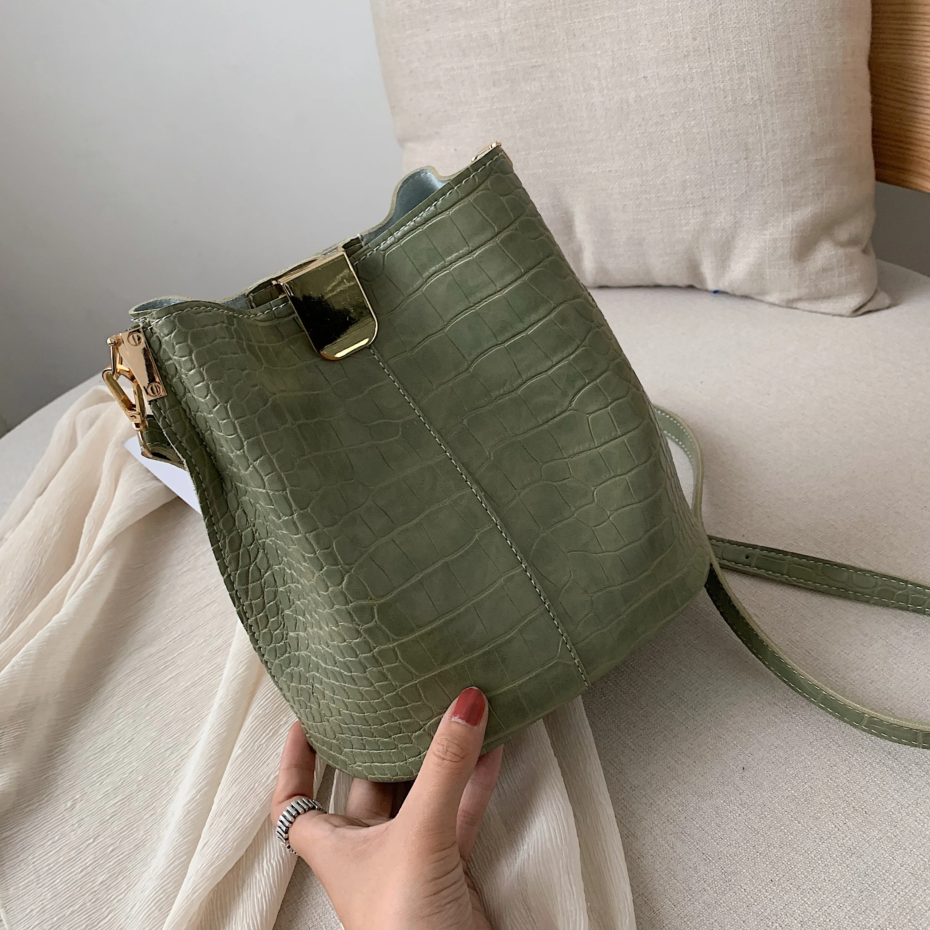 

Crocodile Pattern PU Leather Bucket Crossbody Bags for Women Small Summer Messenger Shoulder Bags Ladies Travel Handbags