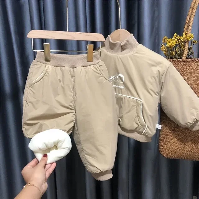 남아 및 여아용 겨울 세트: 따뜻함과 스타일이 어우러진 완벽한 선택