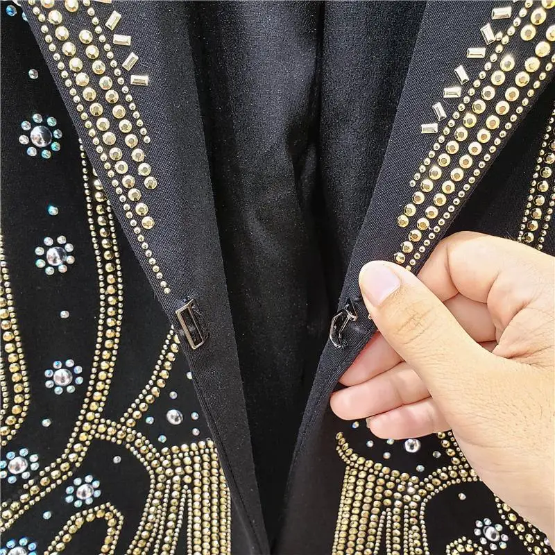 Высокое качество осень Горячая тяжелый металлический заклепки жакет с бриллиантами Блейзер Женский короткий костюм пальто женский черный офисный Женский блейзер Feminino