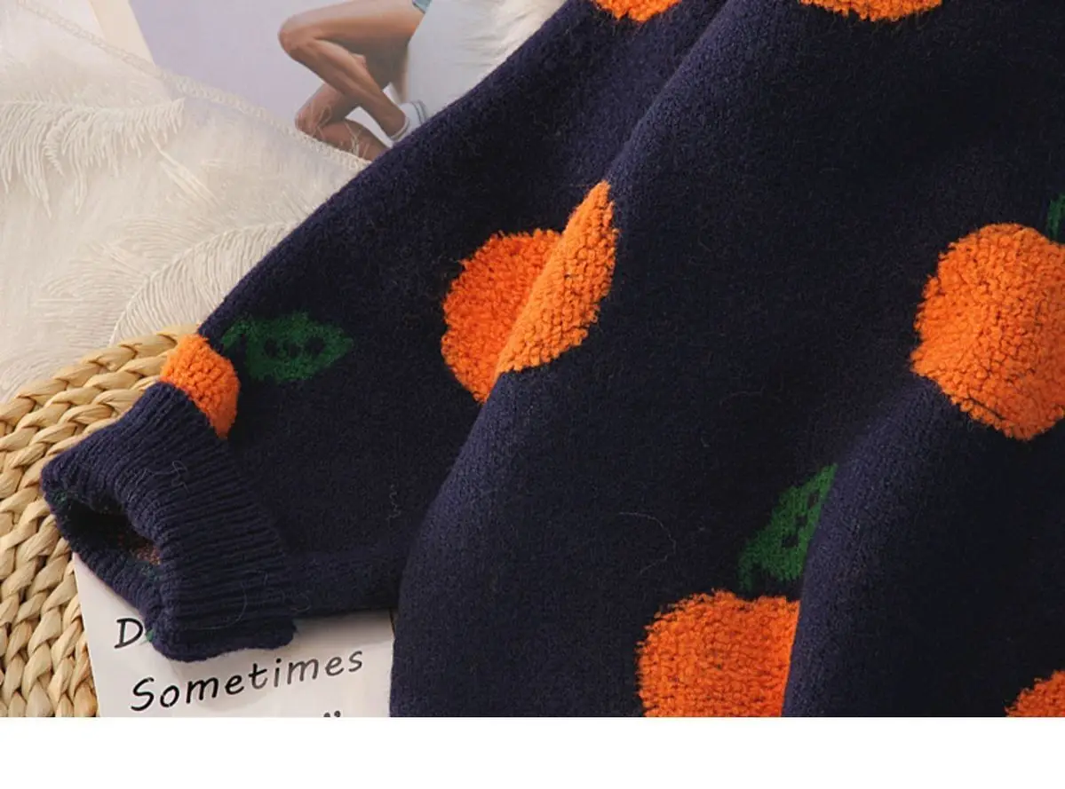Women's Round Neck Sweater Image 4