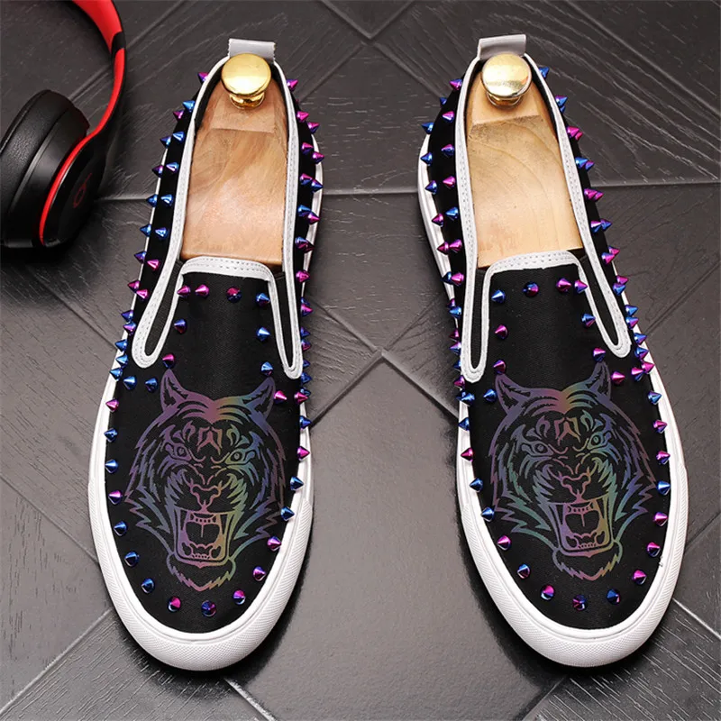 Slip-on Loafers Men Chaussure Hombre Man Casual Gommino Driving Shoes Fashion Skull Men Loafers Rivets Flats Moccasins