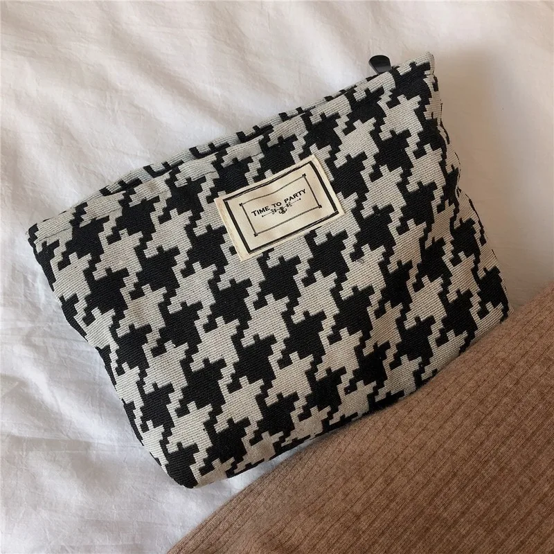 Black and White Women's Fashion Handbag Zipper Mobile Cosmetic Storage Bag Organizer Canvas Makeup Toiletry Clutch Mask Storage