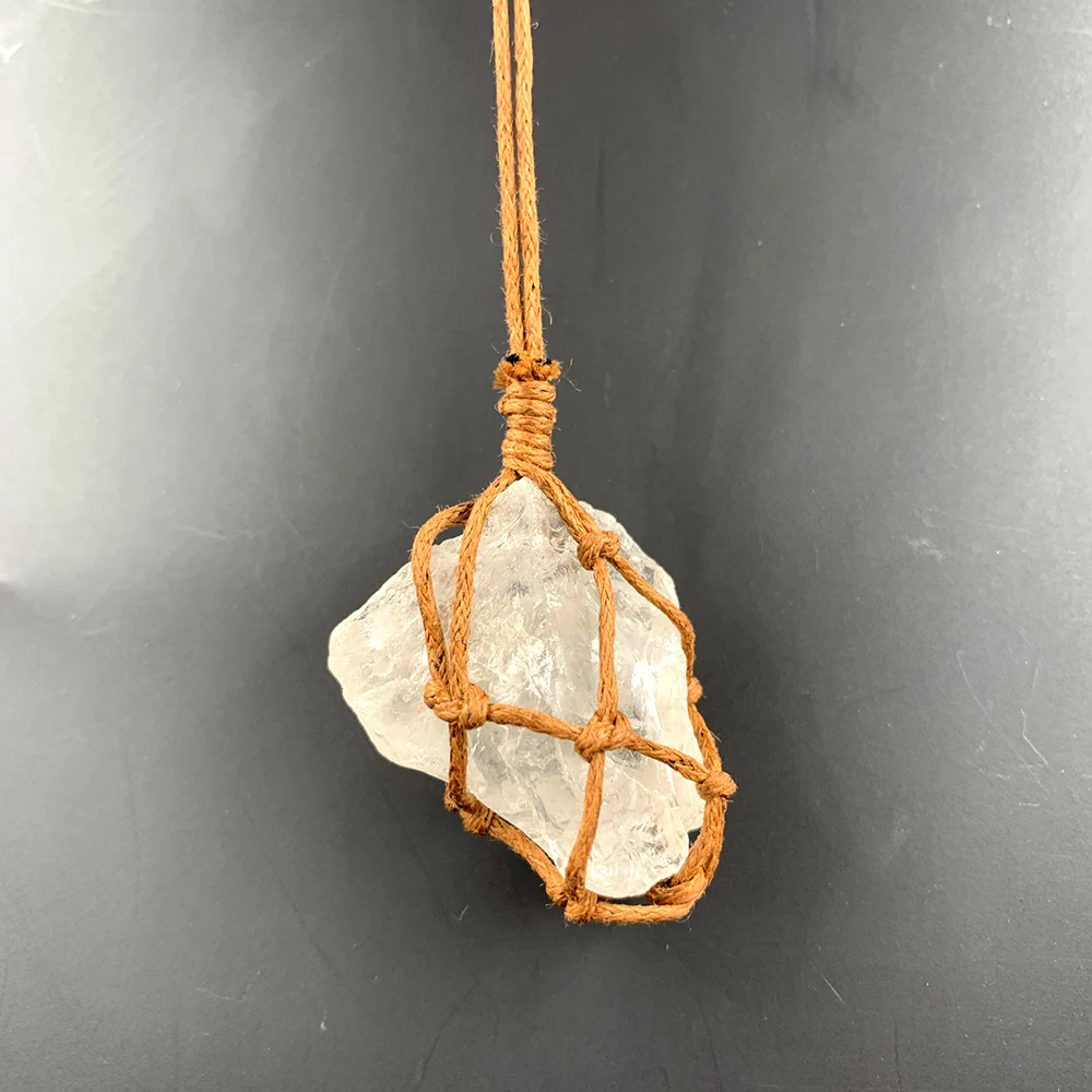 Натуральный прозрачный кулон из необработанного кристалла белый нестандартный