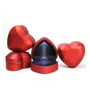 

2020 Fashion Heart Shaped LED Light Ring Necklace Jewelry Gift Box High Quality Diamond Face Soft Plush Jewelry Gift Box