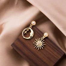 Pendientes asimétricos con forma de luna y estrella para mujer, joyería, Color dorado, Perla de imitación de Metal, diamantes de imitación, pendientes de gota de sol