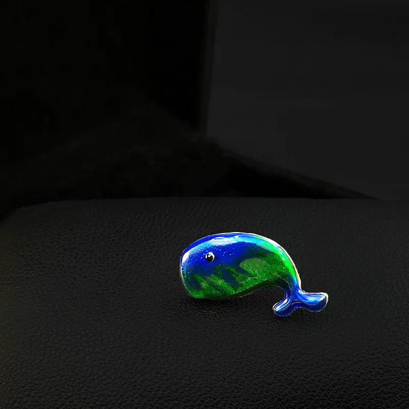 Abstract Whale Small Pin Brooch Men Women Suit Badge Upscale Retro Simple Mini Fish Brooches Enamel Pins lapel Pin Accessories