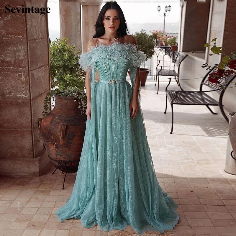 

Sevintage Chic Lace Prom Dresses with Feathers Off Shoulder Long Sleeve Pleats Evening Gowns Sweep Train Fromal Party Dress 2020