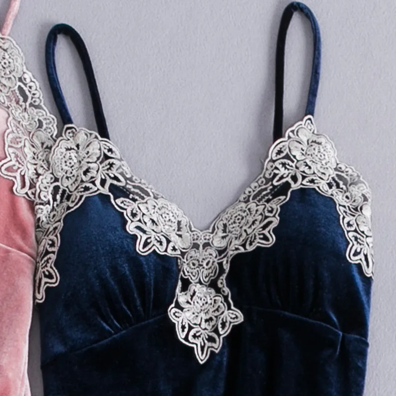 11918844982_681851092