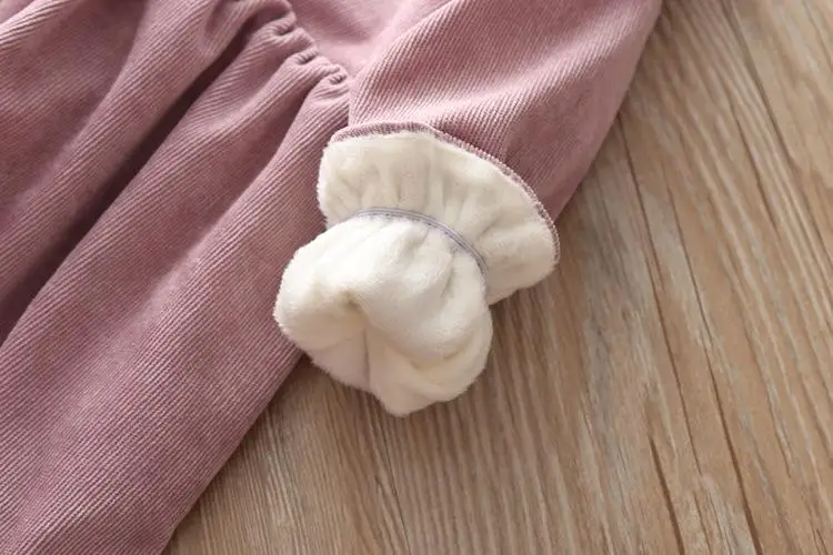 Модное платье; платье с длинными рукавами для девочек; однотонное бархатное платье на пуговицах; отправка Сумки