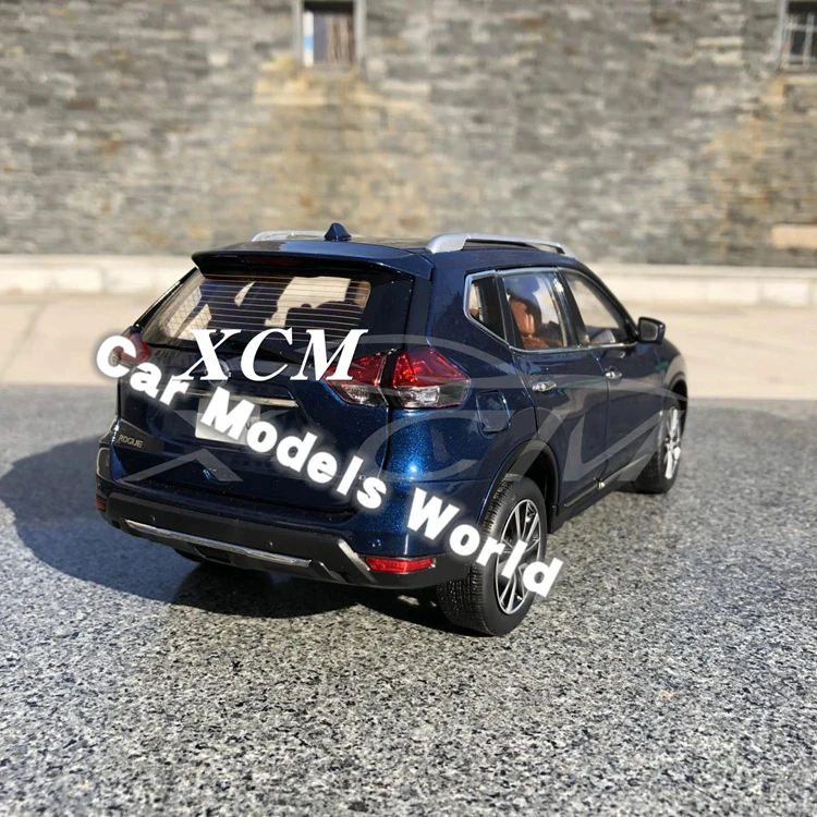 Литая модель автомобиля для изгой 1:18(синий)+ маленький подарок