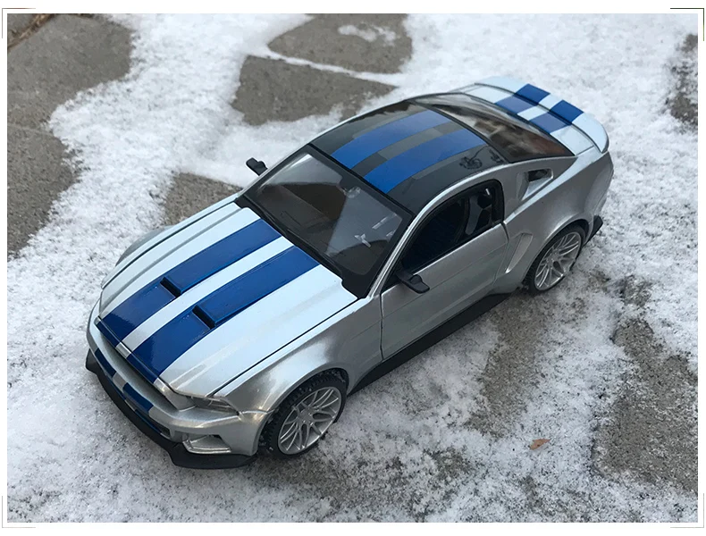 Maisto 1:24 2010 Ford Mustang Roadster имитация сплава Модель автомобиля Моделирование Украшение автомобиля коллекция Подарочная игрушка