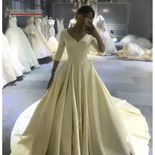 Атласное свадебное платье простое, но элегантное