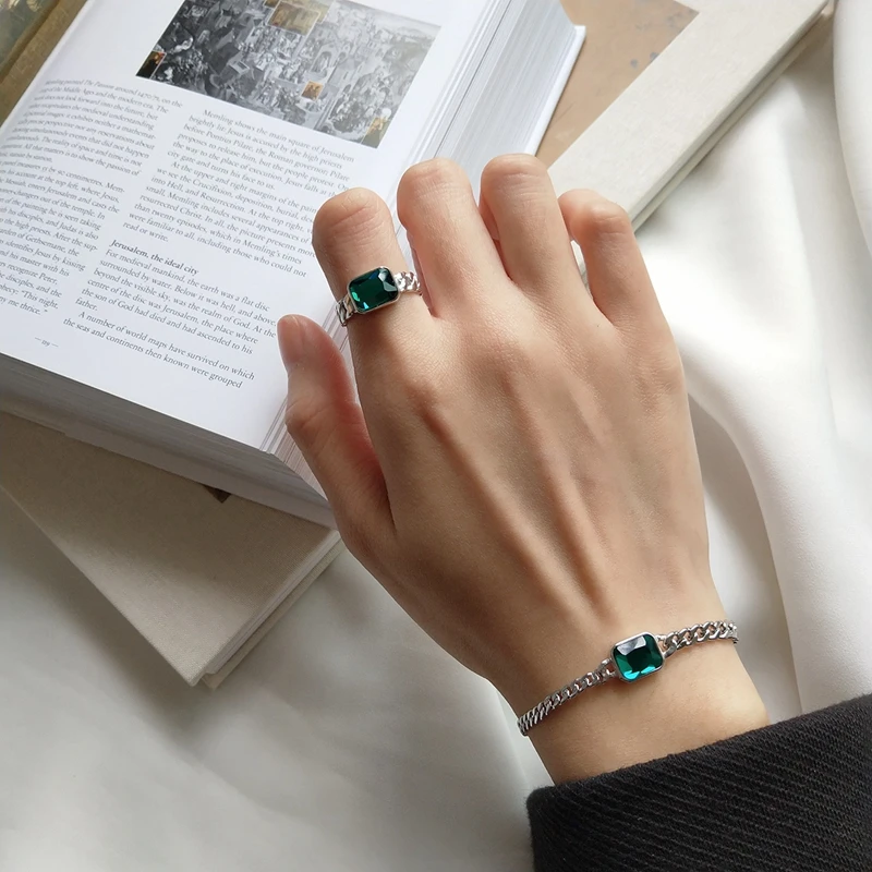 7740339502_2113301229