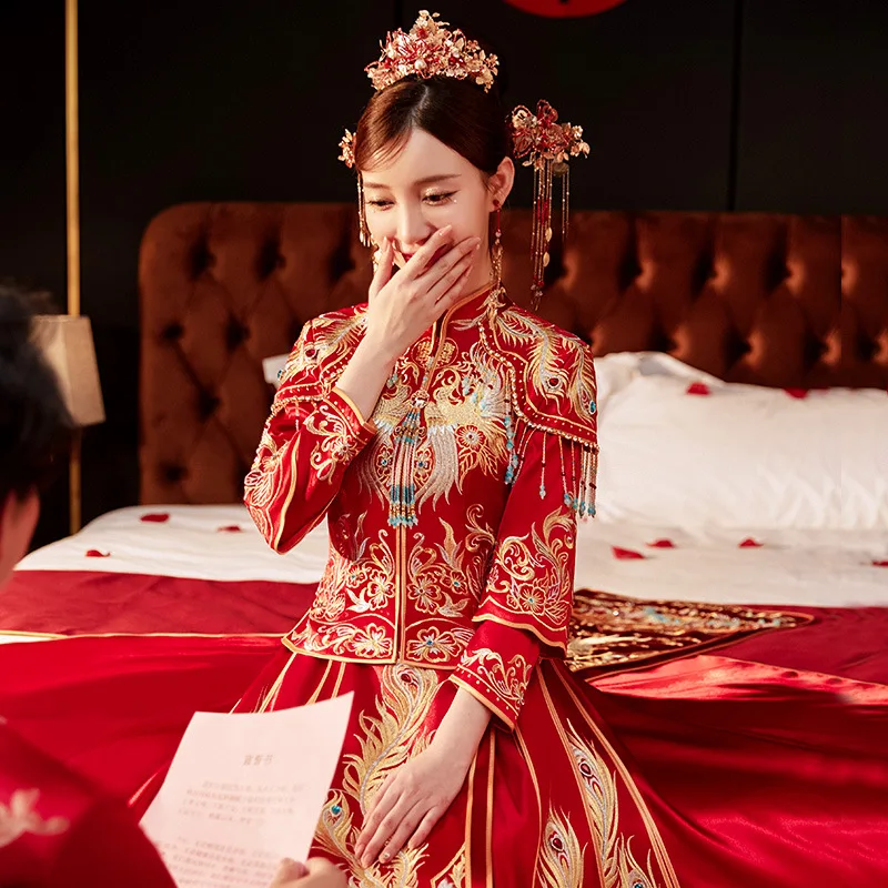 

Traditional Mandarin Collar Exquisite Phoenix Embroidery Tassel Bride Groom Wedding Dress Marry Cheongsam Свадебное платье