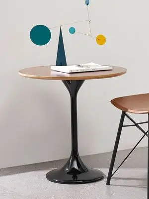 

Northern Europe solid wood round table light luxury table reception coffee table leisure simple balcony small table