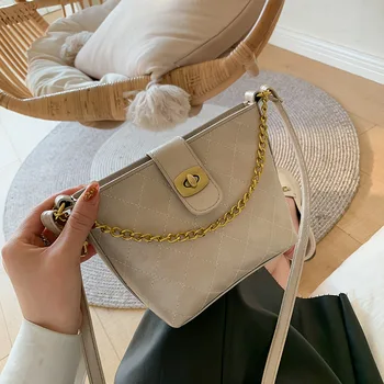 

2020 new small fragrant style one-shoulder chain diamond bag Korean casual simple retro messenger bucket bag