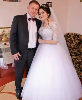 

Wedding Dress Scoop 2020 Half Sleeve White ace Appliques Ball Gown Floor Length Zipper Button Charming Princess robe de mariÃ©e