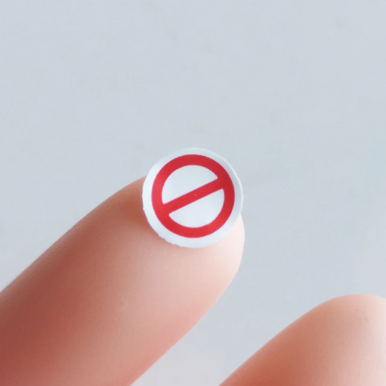 

3000 pcs of 0.7cm diameter Do not enter Screw hole seals Warranty void if seal broken, Item No. V29