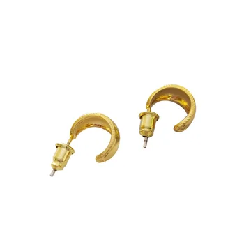 

New trend ypertic simple small crowd ear nail girl temperament 2020 fashion accessories earrings