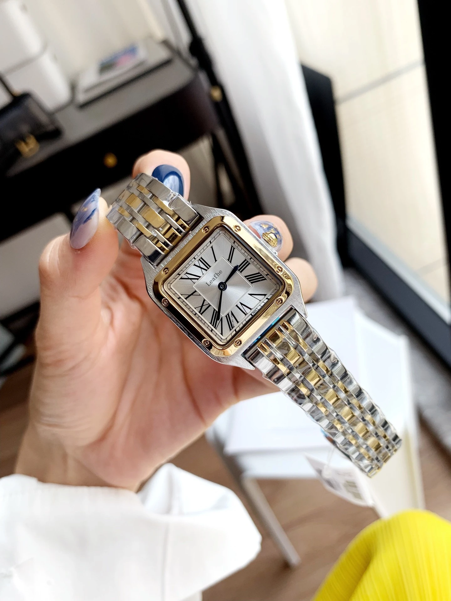 Часы женские кварцевые из нержавеющей стали с застежкой-бабочкой диаметр 28*29 мм |