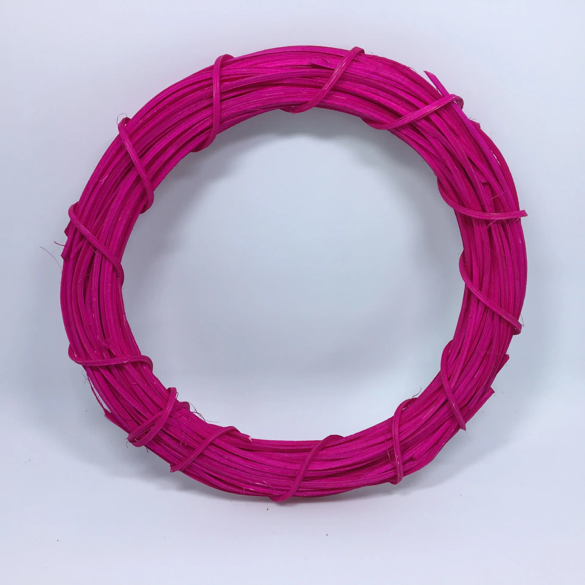 thumbnail image 1 of Anillo de ratán beige y blanco para Navidad, festival en casa, guirnalda colgante para puerta, decoración, círculo de ratán, corona de flores artificiales de bricolaje, 1 of 5