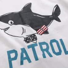 Новая Стильная летняя футболка с короткими рукавами для мальчиков, рубашка с принтом акулы, Повседневная универсальная рубашка для малышей