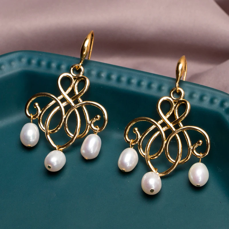 Royal style 14k gold earring (5)