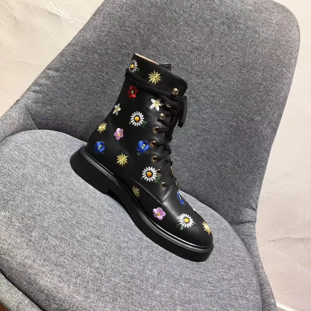 Ботинки martin на плоской подошве с цветочной вышивкой; zapatos mujer; ботильоны из натуральной кожи; зимняя женская обувь со шнуровкой и круглым носком