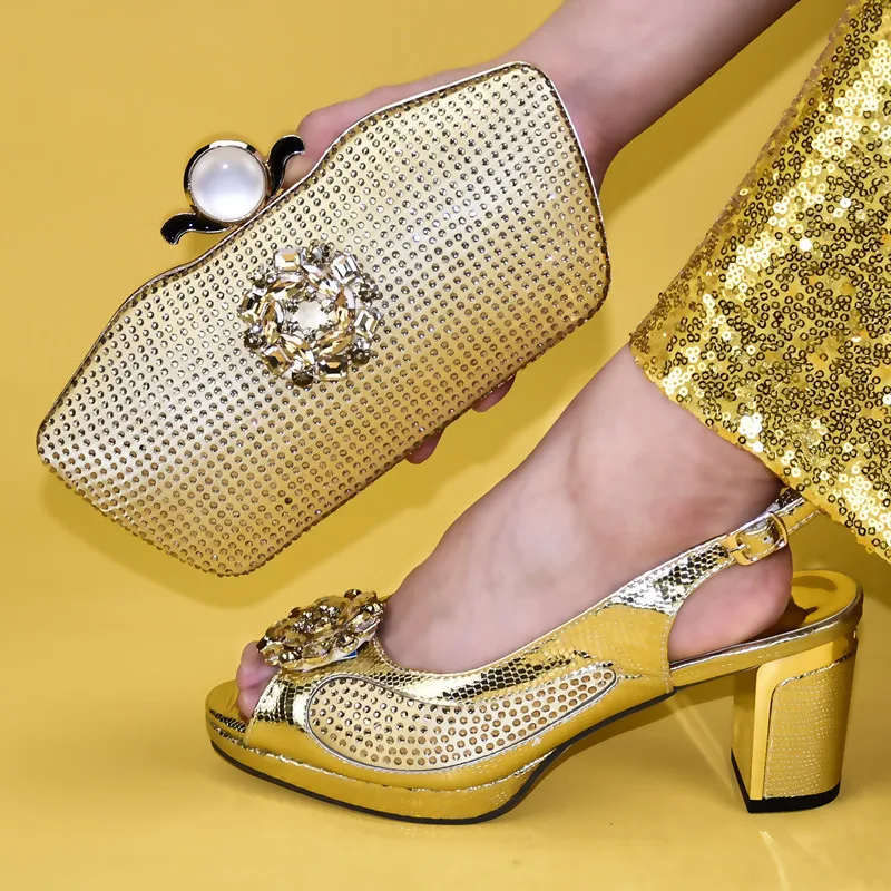Украшены стразы комплект из туфель и сумочки в итальянском стиле, для вечерние в Для женщин новейшая Итальянская обувь с сумки в комплекте, Размер 38–43 обуви Туфли-лодочки