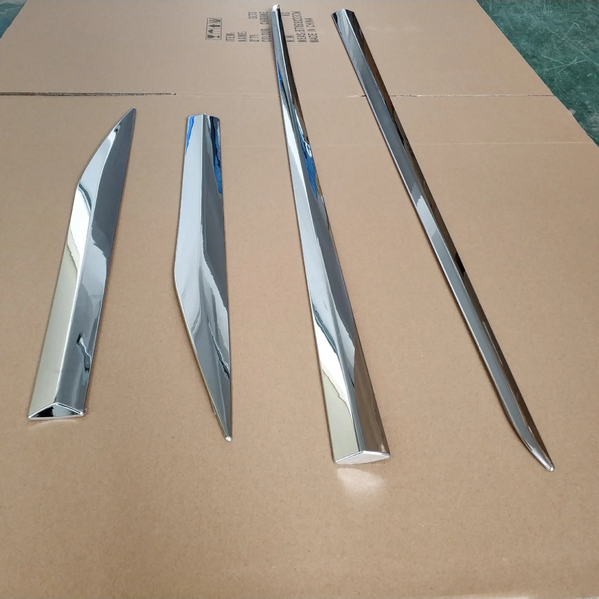 Подходит для Тойота Камри ABS Хромированная дверь Edgings Автомобильная дверь Crash Bar