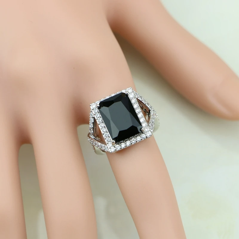 Кольцо женское из серебра 925 пробы с квадратным черным кубическим цирконием |
