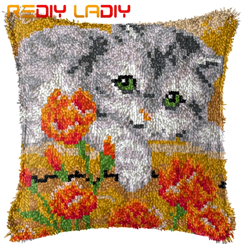 Набор подушек на крючках с изображением Поппи и кота холст акриловая пряжа