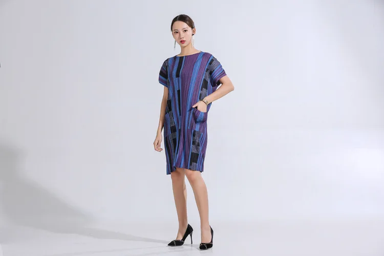 Горячая Miyake fold платье с цифровой печатью короткий рукав o-образный вырез прямое платье доступно