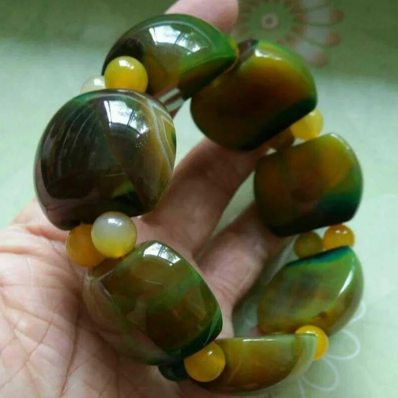 Men's Modern Simple Bracelet in Natural Yellow-Green Agate Flower Design