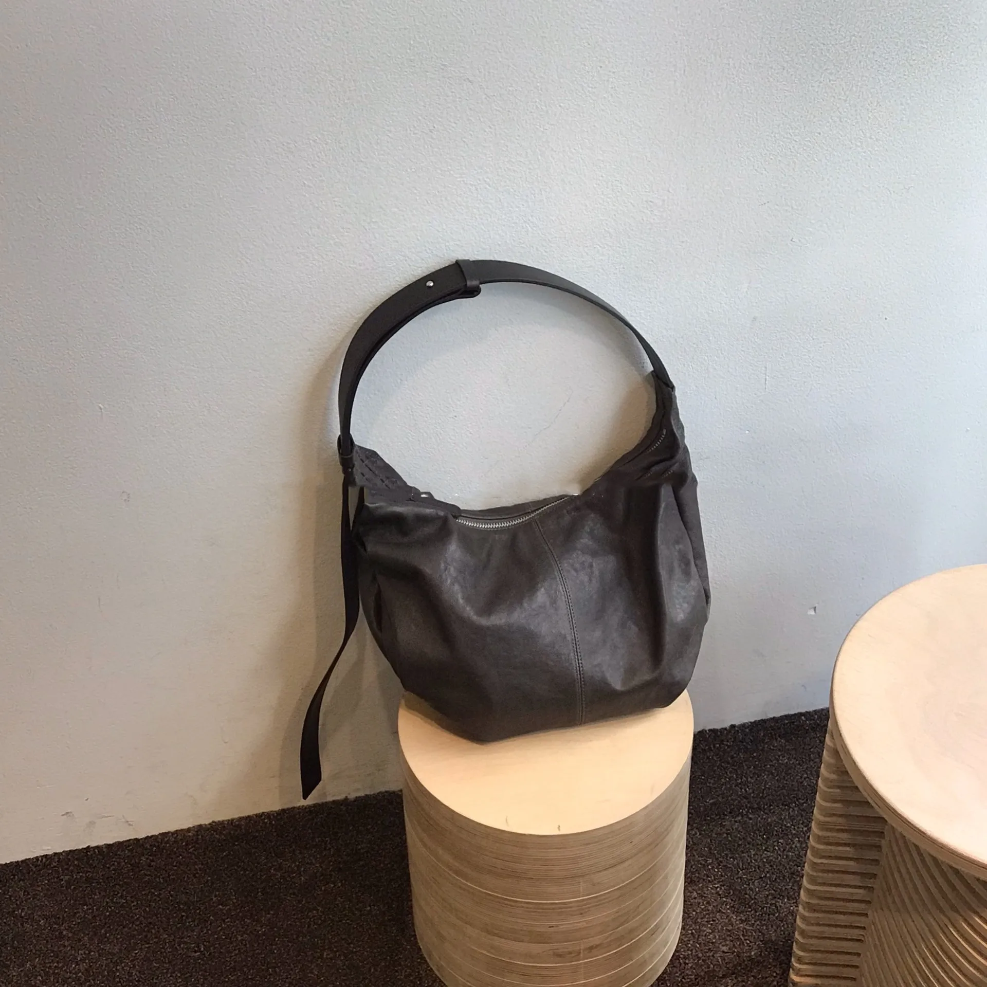 

Fashion Leather Soft Pleated Dumplings Shoulder Large Messenger Bag 2020 High Quality Women Designer Handbag Daily Clutch Bag
