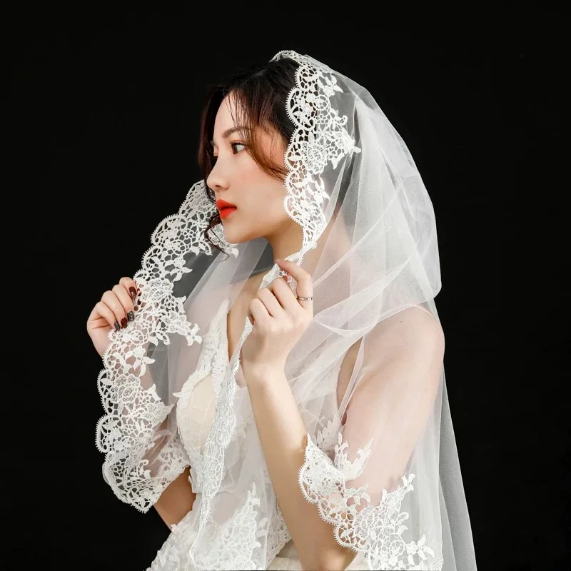 Two Layers Short Lace Bridal Veil With Comb For Women Marriage Veil 2019 Accessories New Arrival Wedding Party Gift Two Layers Short Lace Bridal Veil With Comb For Women Marriage Veil 2019 Accessories New Arrival Wedding Party Gift