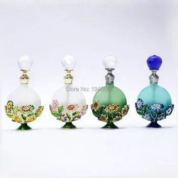

8/10ml Perfume Bottle Vintage Empty Refillable Bottle Metal Flower Essential Attar Oil Glass Container Gift Home Decoration58747