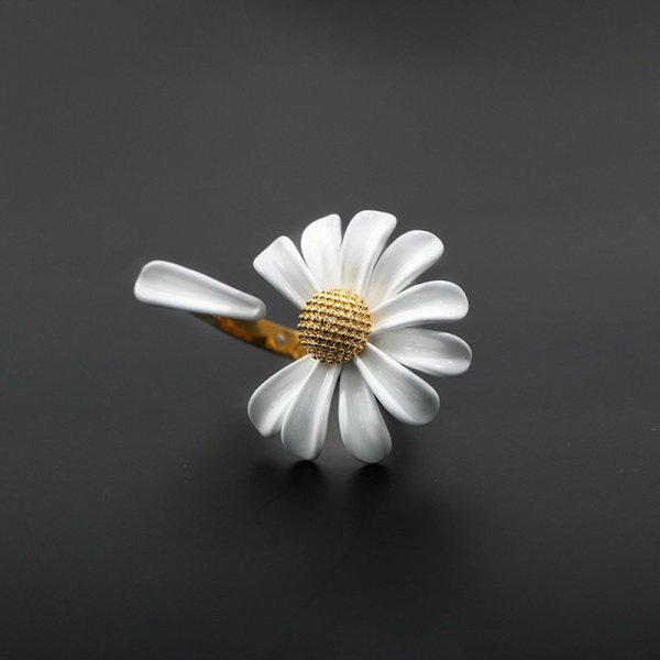 Style Cute Small Daisy Flower Stud Earrings For Women Girls Sweet Statement Asymmetrical Earring Party Jewelry Gifts