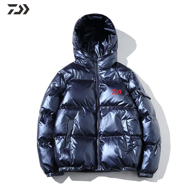 

2020 New Daiwa Winter Men Fishing Jacket Bright Glossy Thick Warm Solid Fishing Clothing Hooded Coat Loose Men Outdoor Cotton