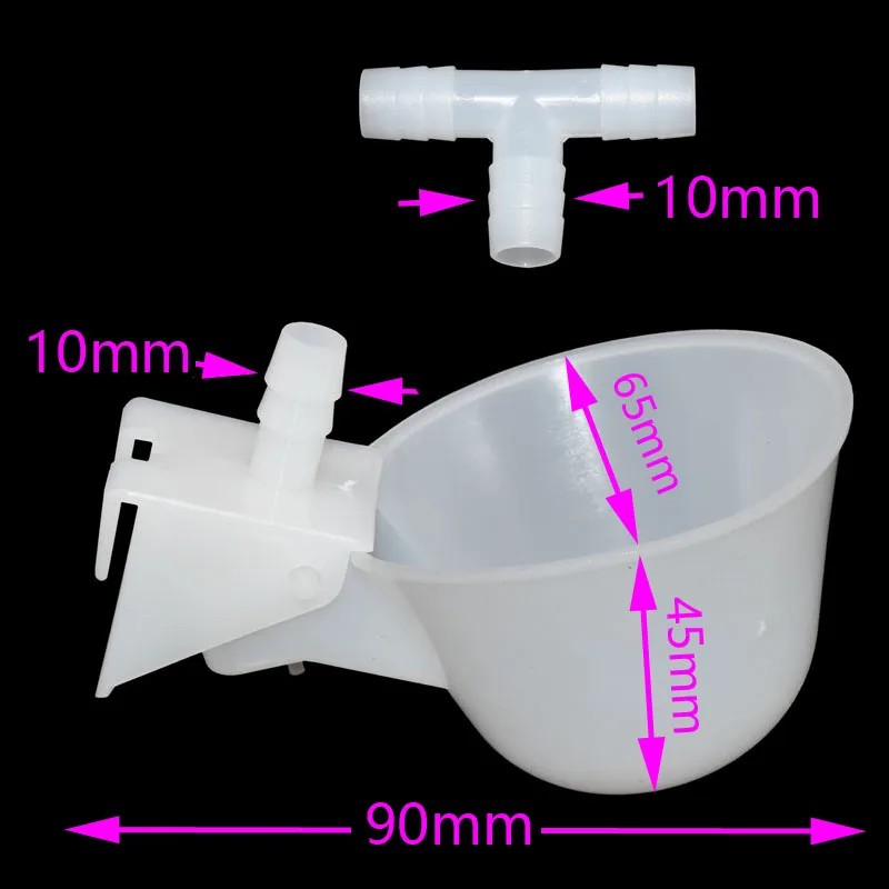 do waterer da galinha do alimentador do galinheiro água copos bebendo